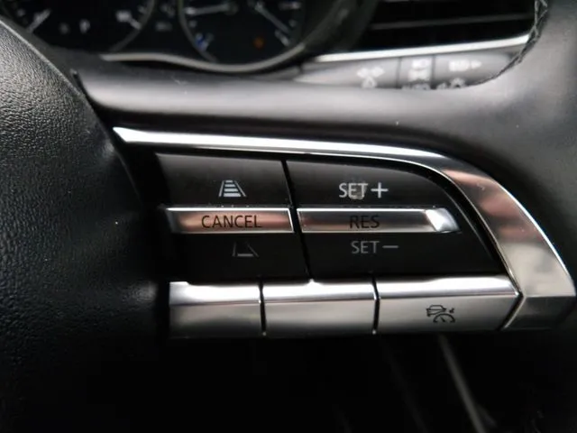 ＭＡＺＤＡ３　ファストバック（マツダ）の車両写真