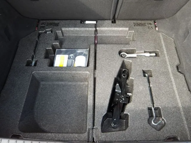 ＭＡＺＤＡ３　ファストバック（マツダ）の車両写真