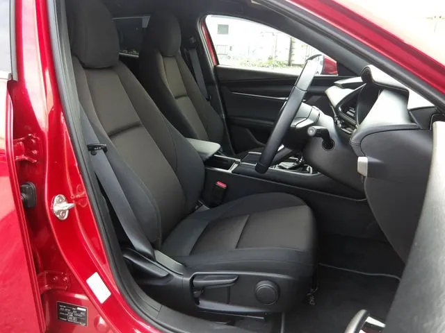 ＭＡＺＤＡ３　ファストバック（マツダ）の車両写真