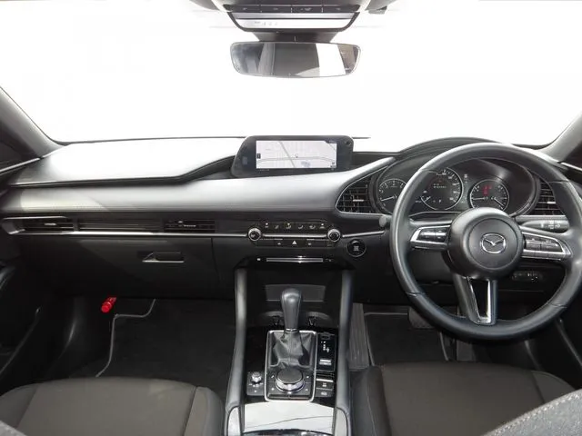 ＭＡＺＤＡ３　ファストバック（マツダ）の車両写真