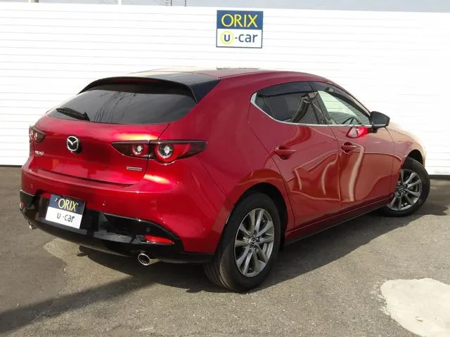 ＭＡＺＤＡ３　ファストバック（マツダ）の車両写真