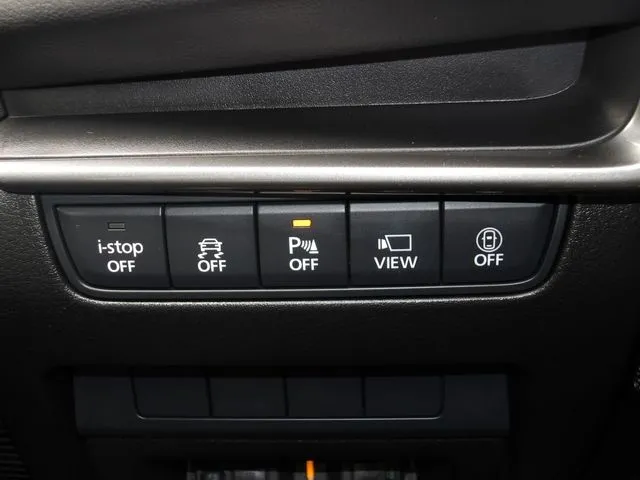 ＭＡＺＤＡ３　ファストバック（マツダ）の車両写真