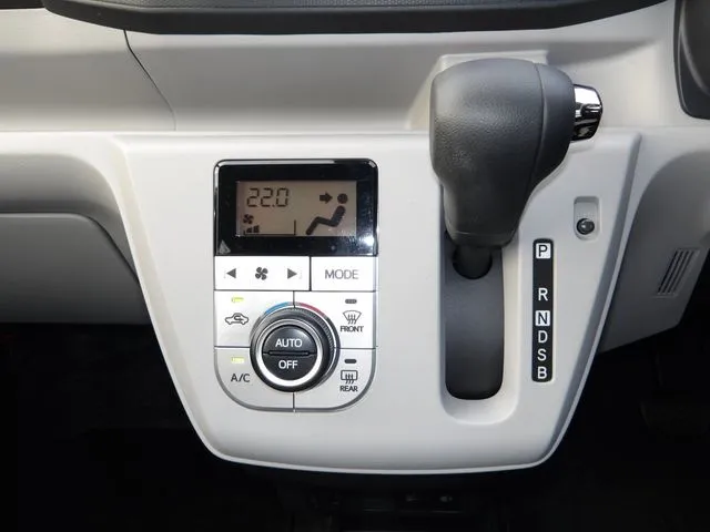 ダイハツ　ミラ　イース　４ＷＤ