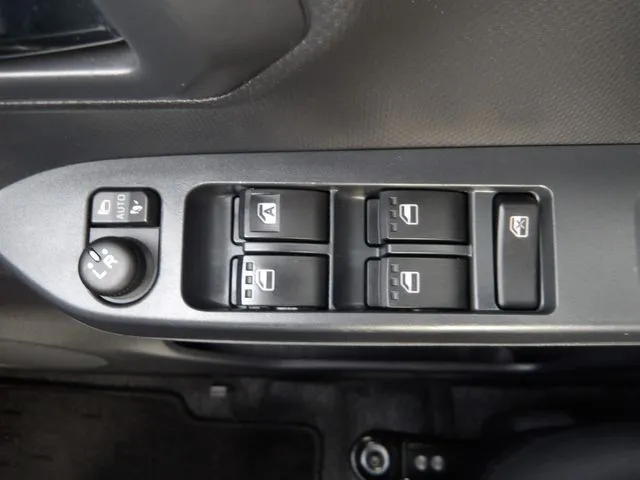 ダイハツ　ミラ　イース　４ＷＤ