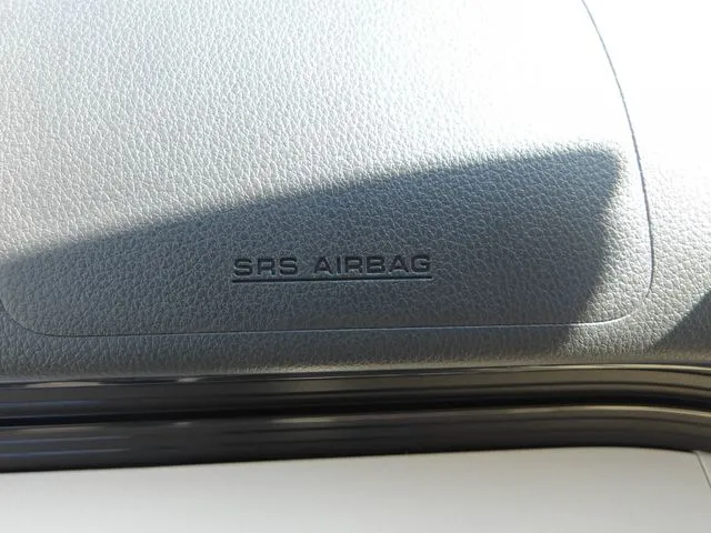 ダイハツ　ミラ　イース　４ＷＤ