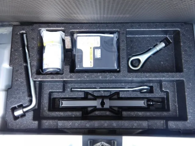 ダイハツ　ミラ　イース　４ＷＤ