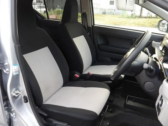 ダイハツ　ミラ　イース　４ＷＤ