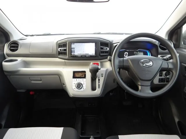 ダイハツ　ミラ　イース　４ＷＤ