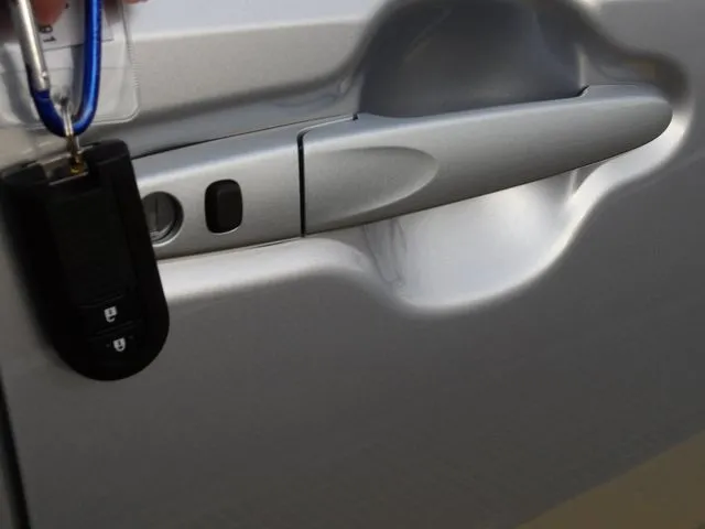 ダイハツ　ミラ　イース　４ＷＤ