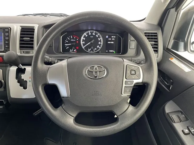 トヨタ　ハイエースバン　２ＷＤ