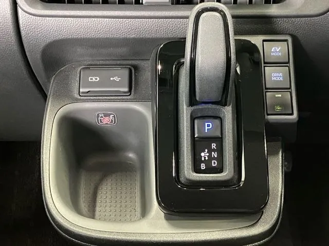 トヨタ　シエンタ　ハイブリッド