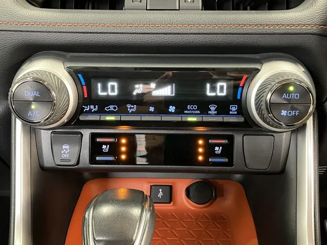 RAV4 4WD(トヨタ)の車両写真