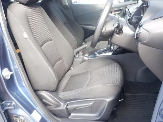 デミオ（マツダ）の車両写真