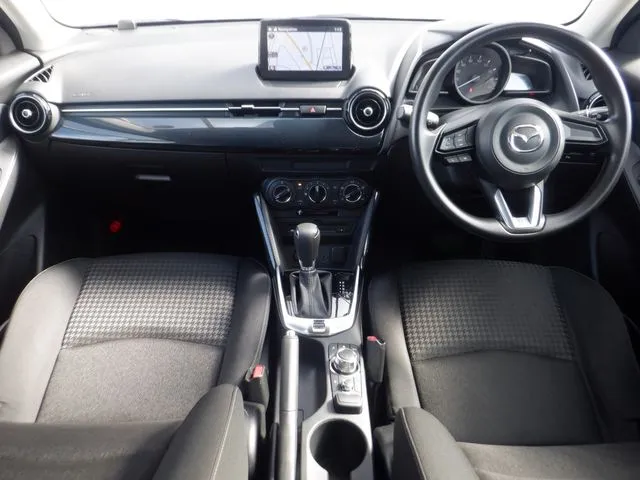 デミオ（マツダ）の車両写真