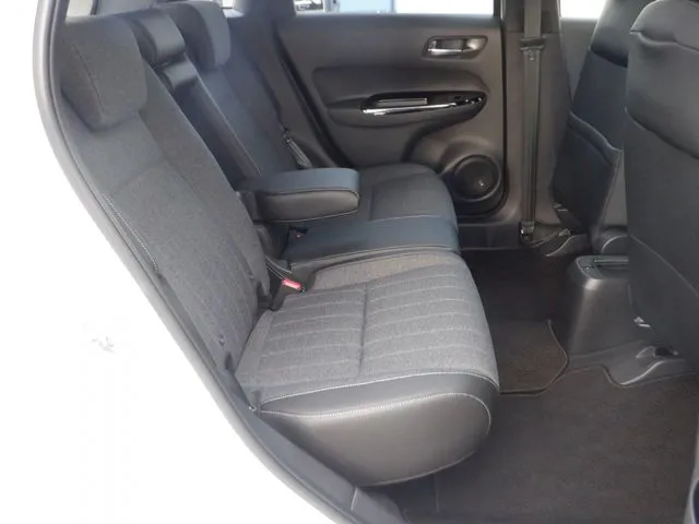 フィット　ｅ：ＨＥＶ（ホンダ）の車両写真