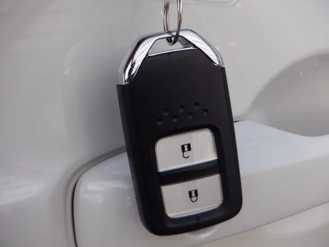 フィット　ｅ：ＨＥＶ（ホンダ）の車両写真