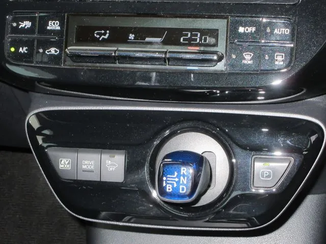 プリウス(トヨタ)の車両写真