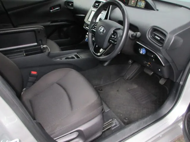 プリウス(トヨタ)の車両写真