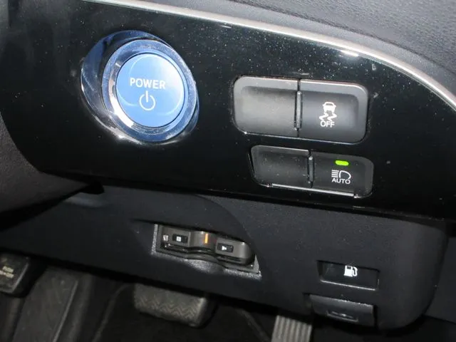 プリウス(トヨタ)の車両写真