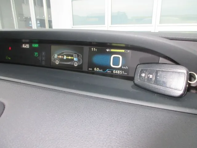プリウス(トヨタ)の車両写真