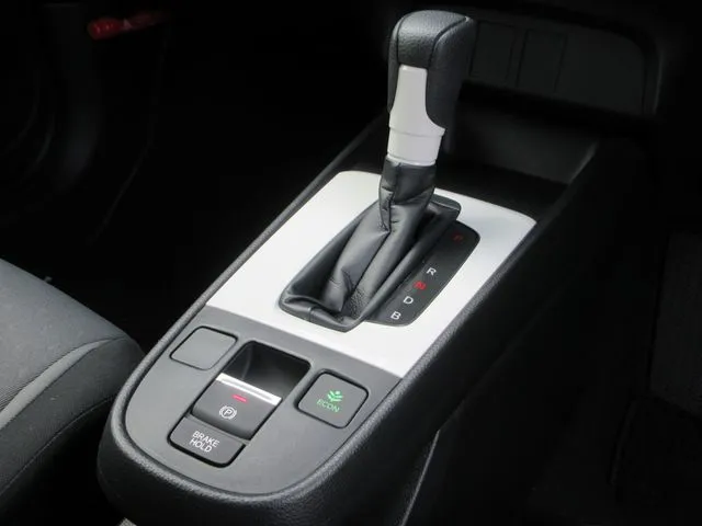 フィット　ｅ：ＨＥＶ　４ＷＤ（ホンダ）の車両写真