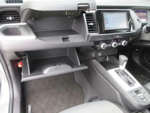 フィット　ｅ：ＨＥＶ　４ＷＤ（ホンダ）の車両写真