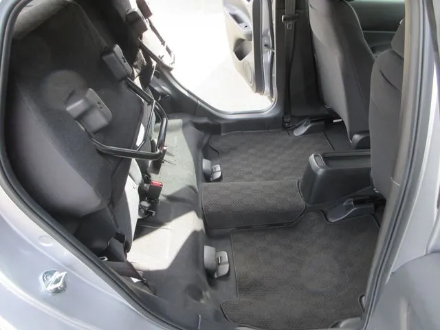 フィット　ｅ：ＨＥＶ　４ＷＤ（ホンダ）の車両写真