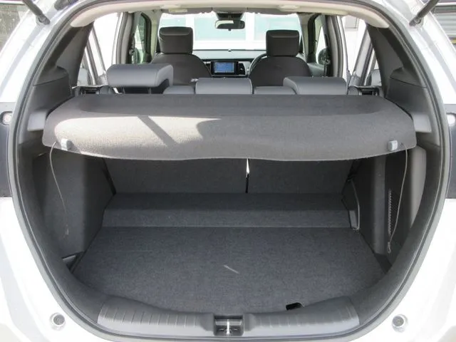 フィット　ｅ：ＨＥＶ　４ＷＤ（ホンダ）の車両写真