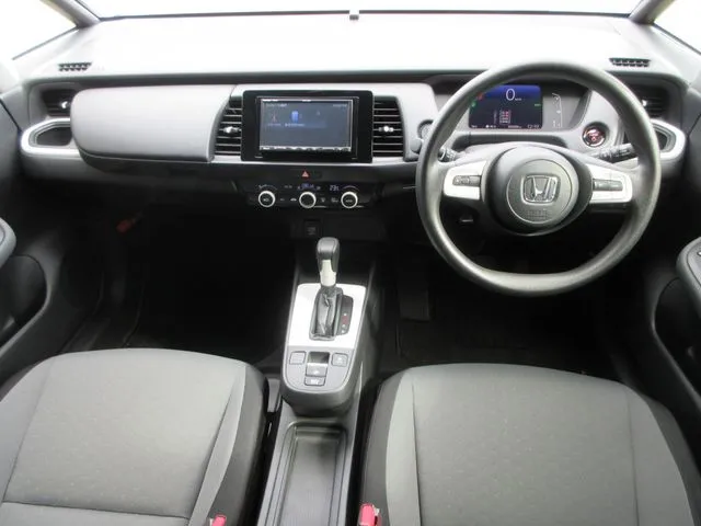 フィット　ｅ：ＨＥＶ　４ＷＤ（ホンダ）の車両写真