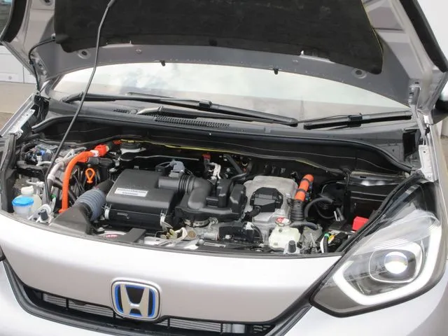 フィット　ｅ：ＨＥＶ　４ＷＤ（ホンダ）の車両写真