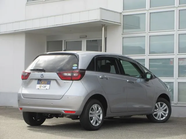 フィット　ｅ：ＨＥＶ　４ＷＤ（ホンダ）の車両写真