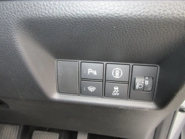 フィット　ｅ：ＨＥＶ　４ＷＤ（ホンダ）の車両写真