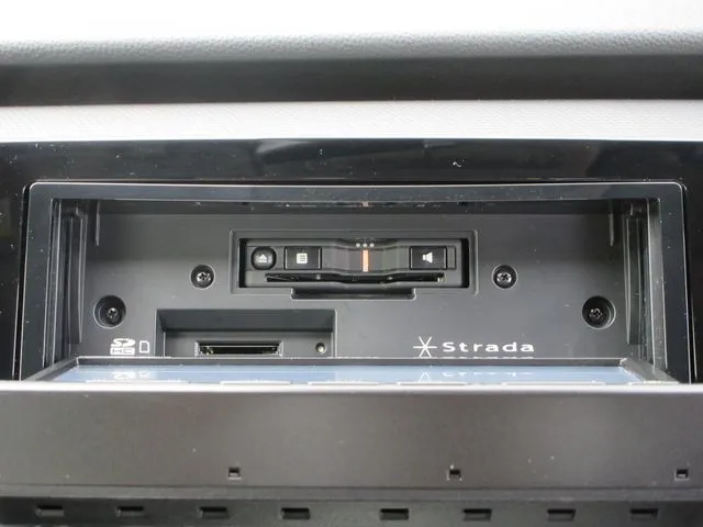 フィット　ｅ：ＨＥＶ　４ＷＤ（ホンダ）の車両写真