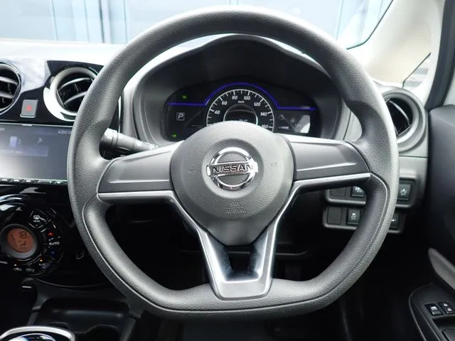 ノート(ニッサン)の車両写真