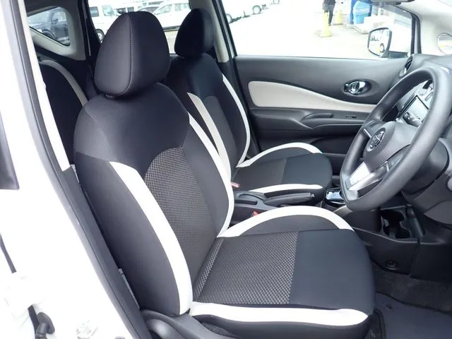 ノート(ニッサン)の車両写真