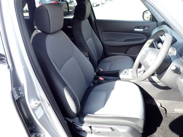 フィット　ｅ：ＨＥＶ（ホンダ）の車両写真