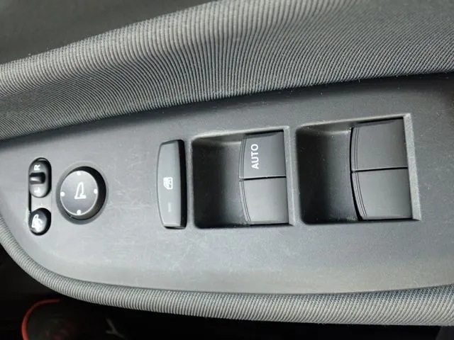 フィット　ｅ：ＨＥＶ（ホンダ）の車両写真