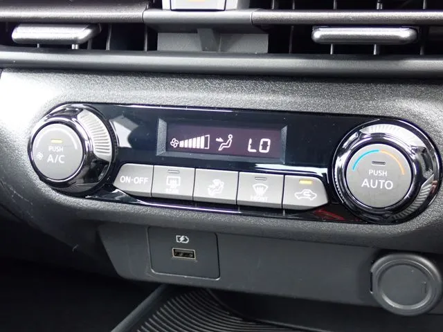 ノート（ニッサン）の車両写真