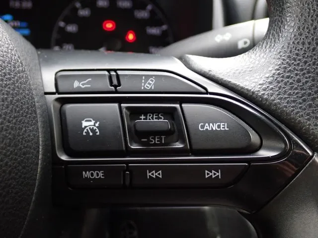 ヤリス ハイブリッド(トヨタ)の車両写真