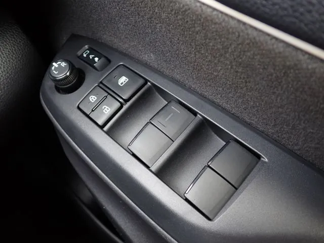 ヤリス ハイブリッド(トヨタ)の車両写真