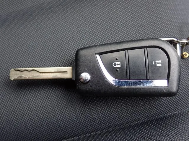 ヤリス ハイブリッド(トヨタ)の車両写真