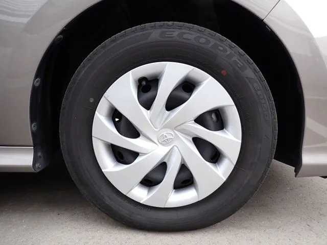 ヤリス ハイブリッド(トヨタ)の車両写真