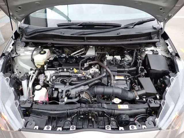 ヤリス ハイブリッド(トヨタ)の車両写真