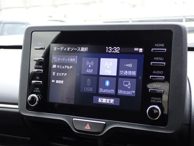 ヤリス ハイブリッド(トヨタ)の車両写真