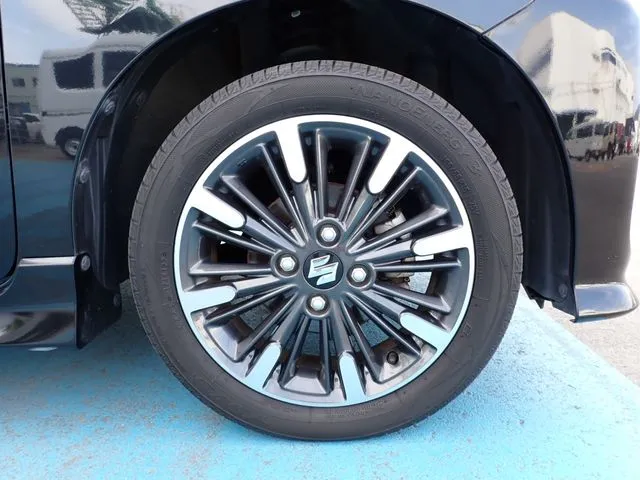 スペーシア カスタム(スズキ)の車両写真