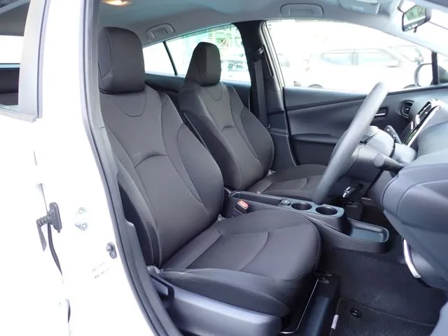 プリウス（トヨタ）の車両写真