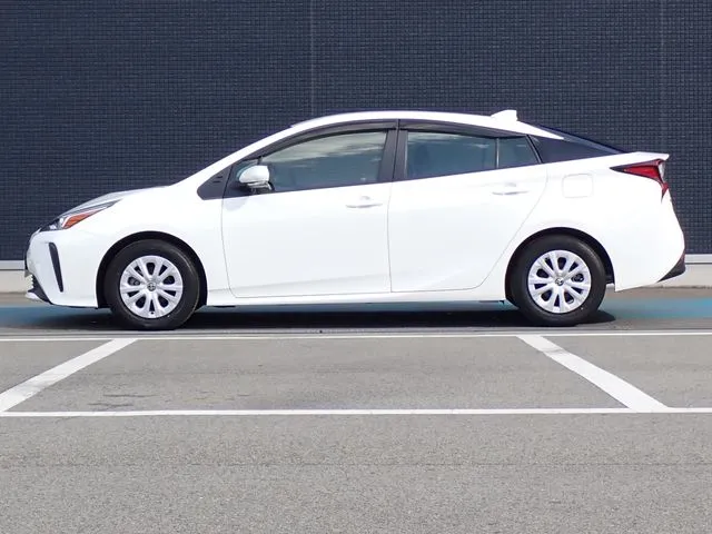 プリウス（トヨタ）の車両写真