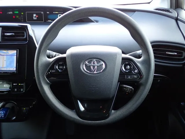 プリウス（トヨタ）の車両写真