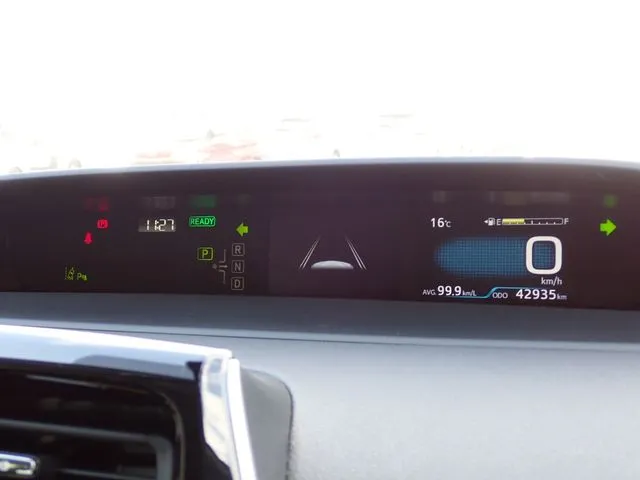 プリウス（トヨタ）の車両写真