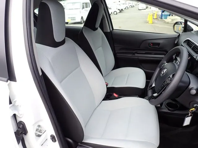 アクア（トヨタ）の車両写真